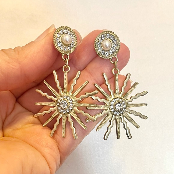 Pearl and Rhinestone Sun Charm Earrings - Picture 4 of 9
